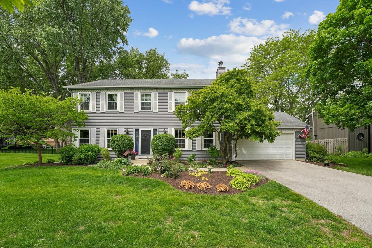 737 Clovetree Ct., Naperville, IL 60540