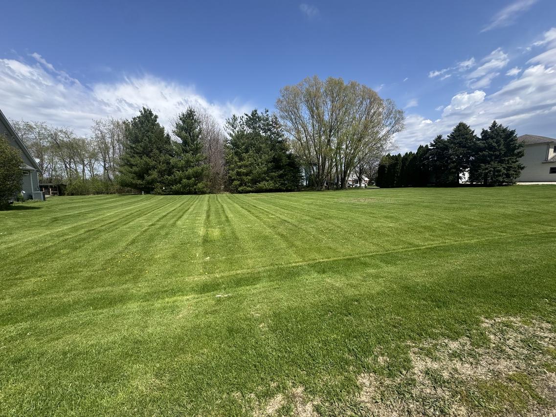 11755 Ellwood Greens Rd., Genoa, IL 60135