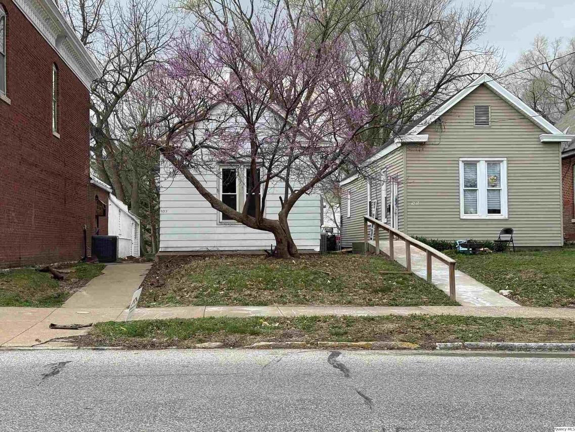 903 N 12th St., Quincy, IL 62301
