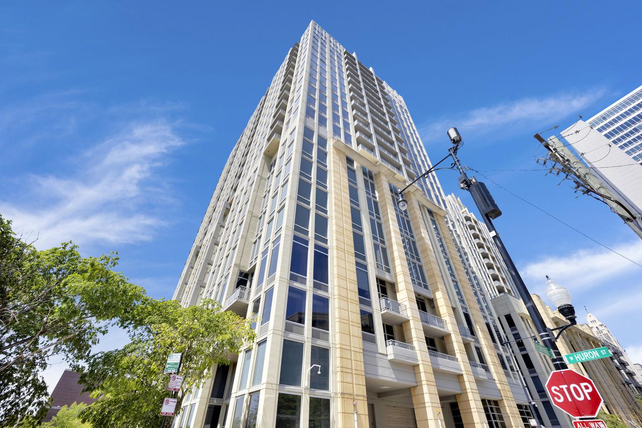 700 N Larrabee St. #1811, Chicago, IL 60654