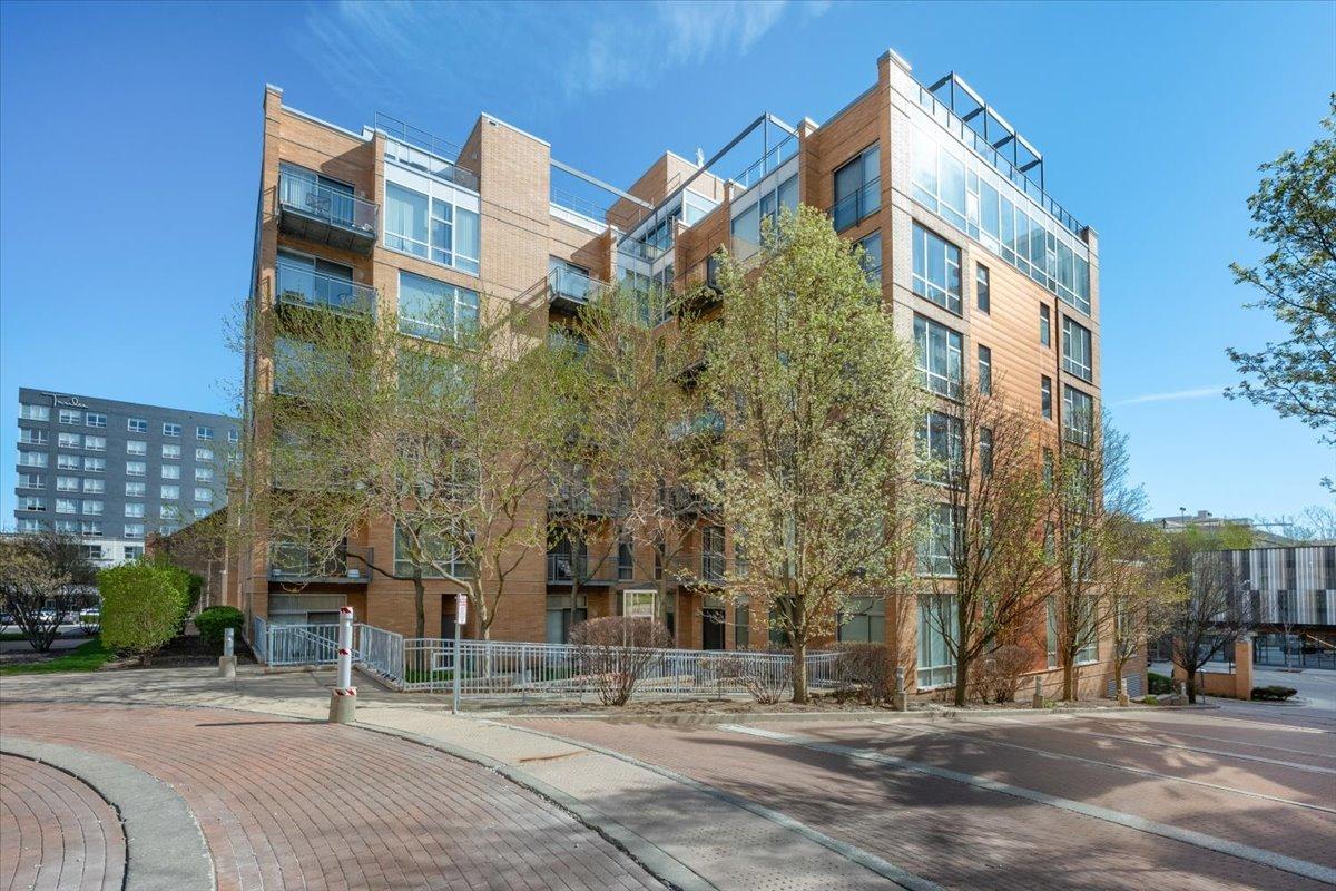 1740 Oak Ave. #803, Evanston, IL 60201