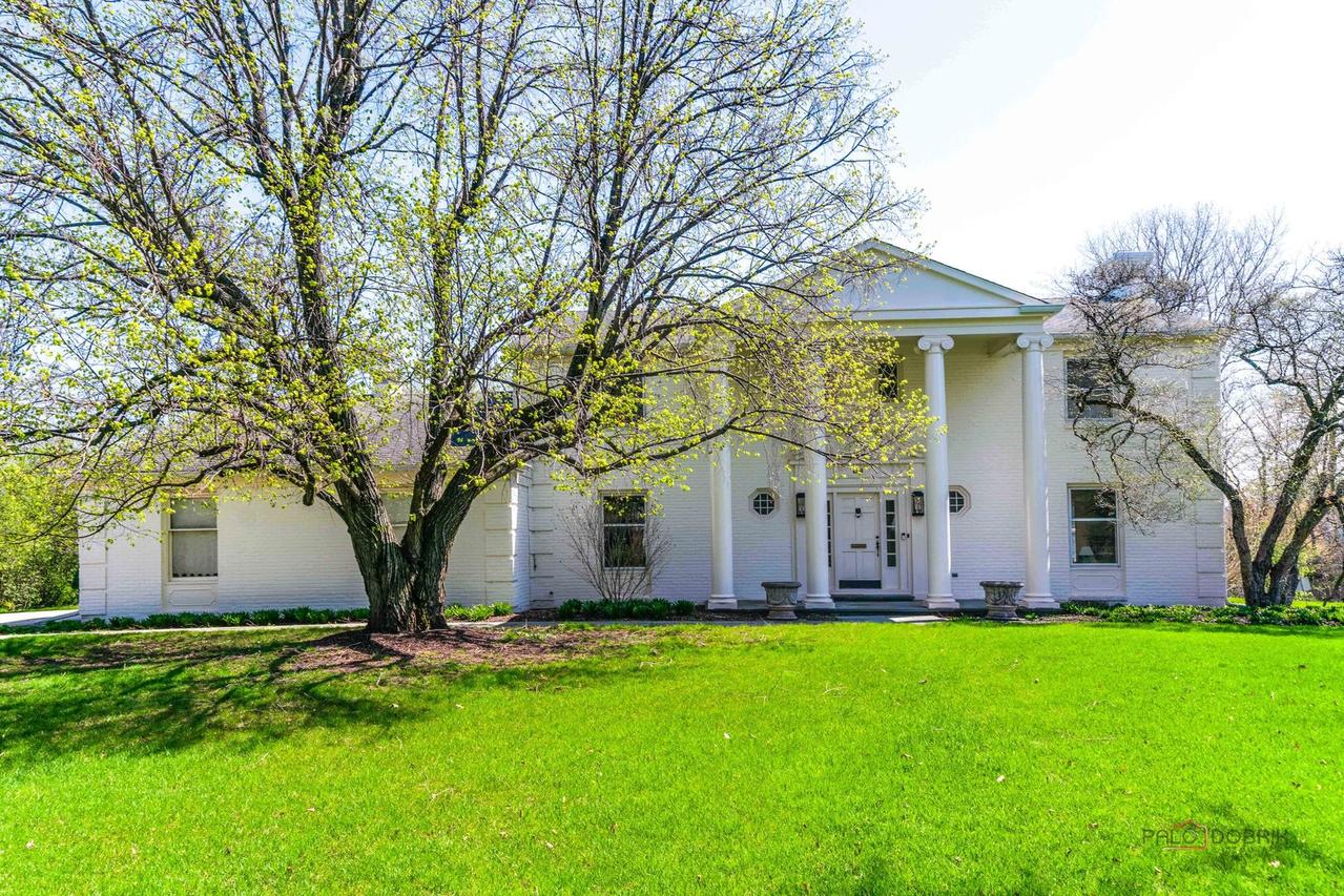 37 Forest Hills Rd., Lake Bluff, IL 60044