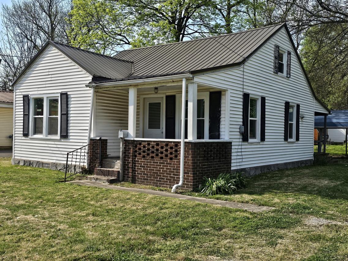 415 E Johnson St., Fairfield, IL 62837