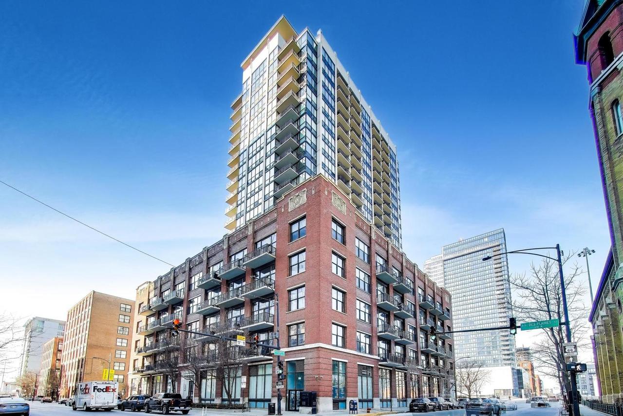 210 S Des Plaines St. #907, Chicago, IL 60661