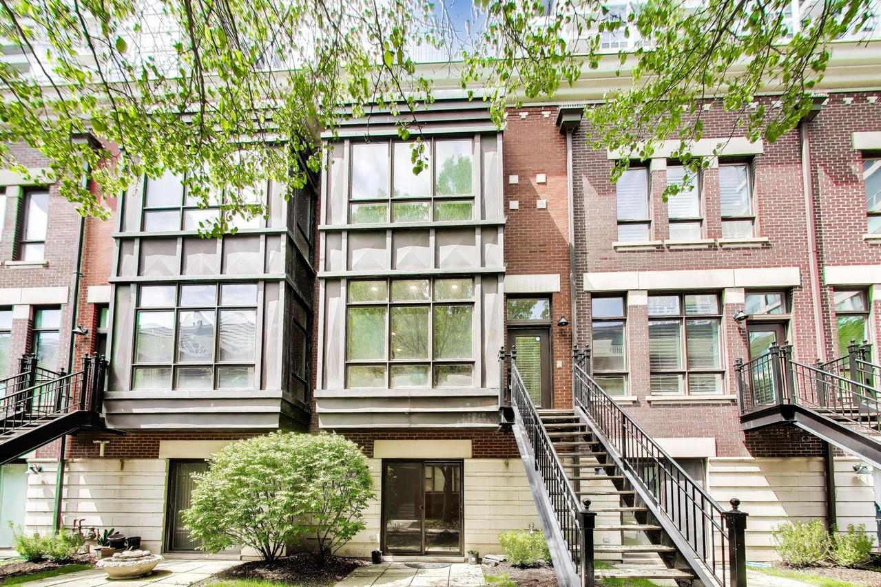 1326 S Indiana Pkwy., Chicago, IL 60605