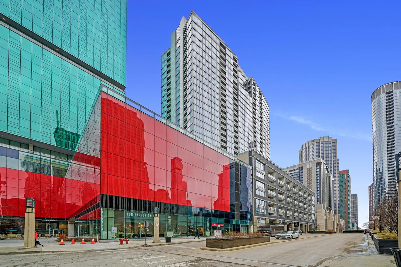 240 E Illinois St. #1503, Chicago, IL 60611