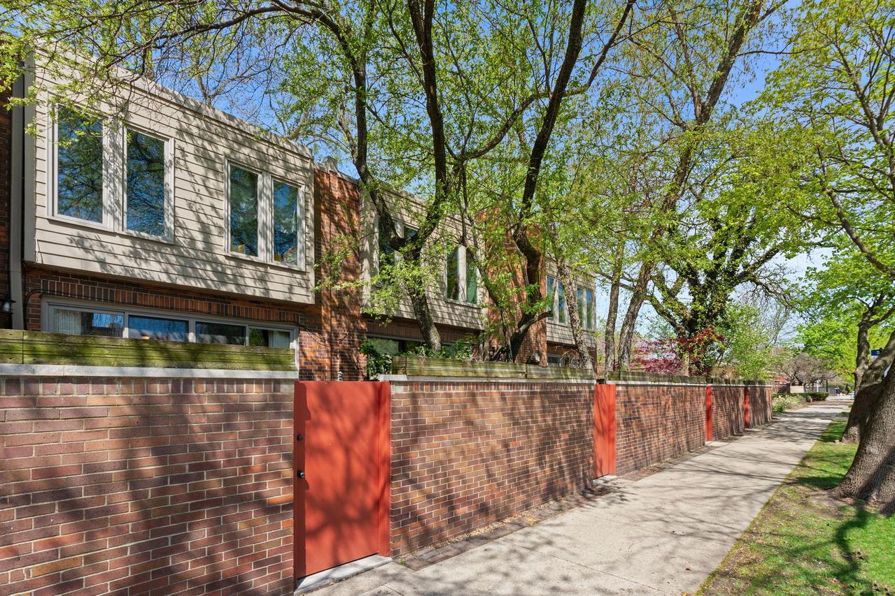 1930 N Larrabee St., Chicago, IL 60614