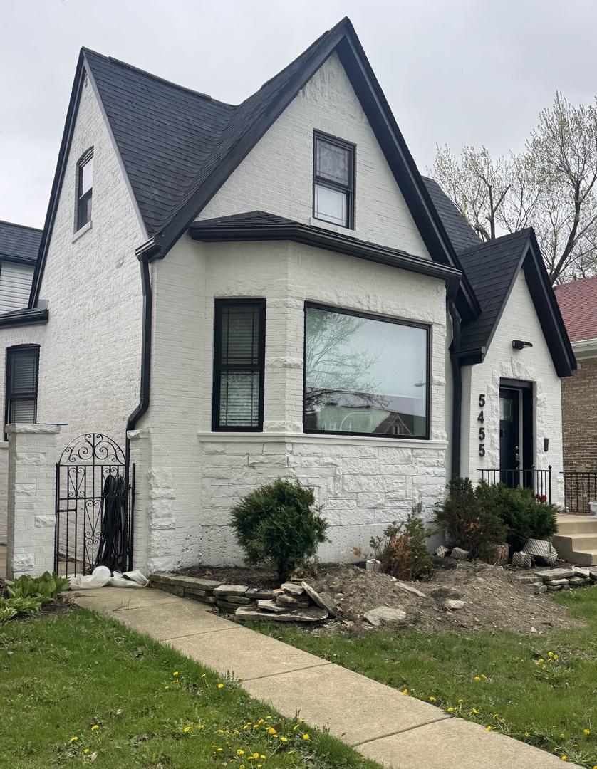 5455 W Roscoe St., Chicago, IL 60641