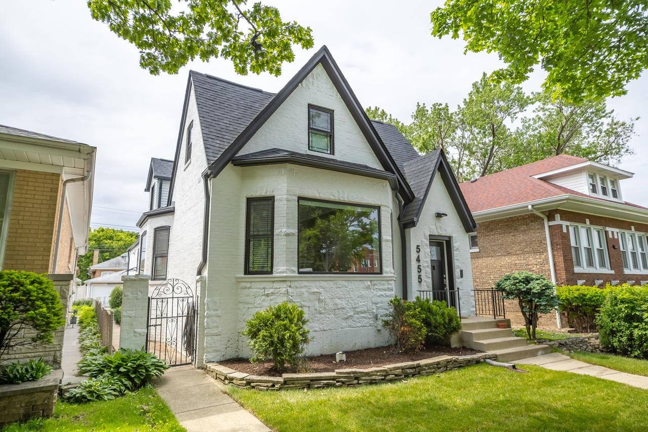 5455 W Roscoe St., Chicago, IL 60641
