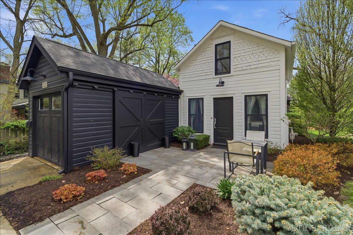 320 S 6th St., Geneva, IL 60134