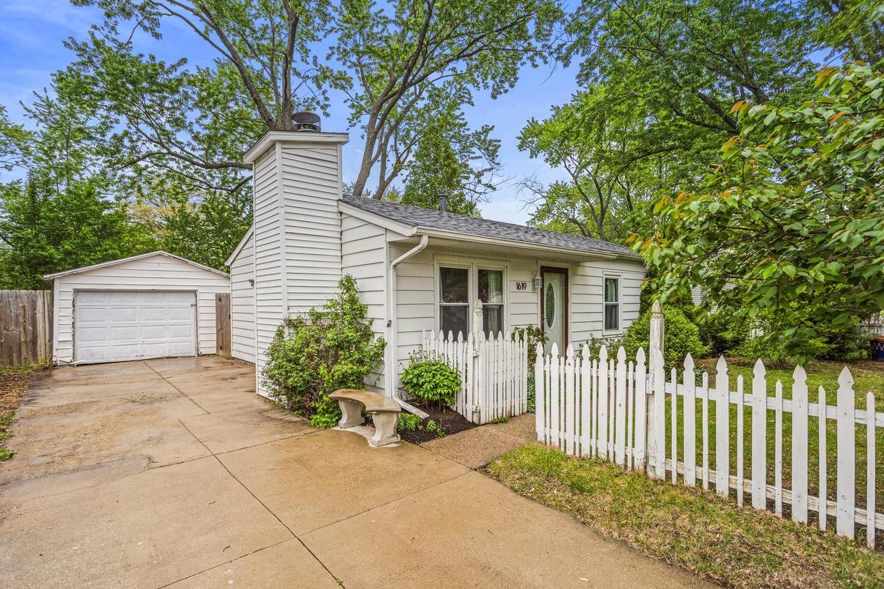 1619 Clover Ln., Champaign, IL 61821