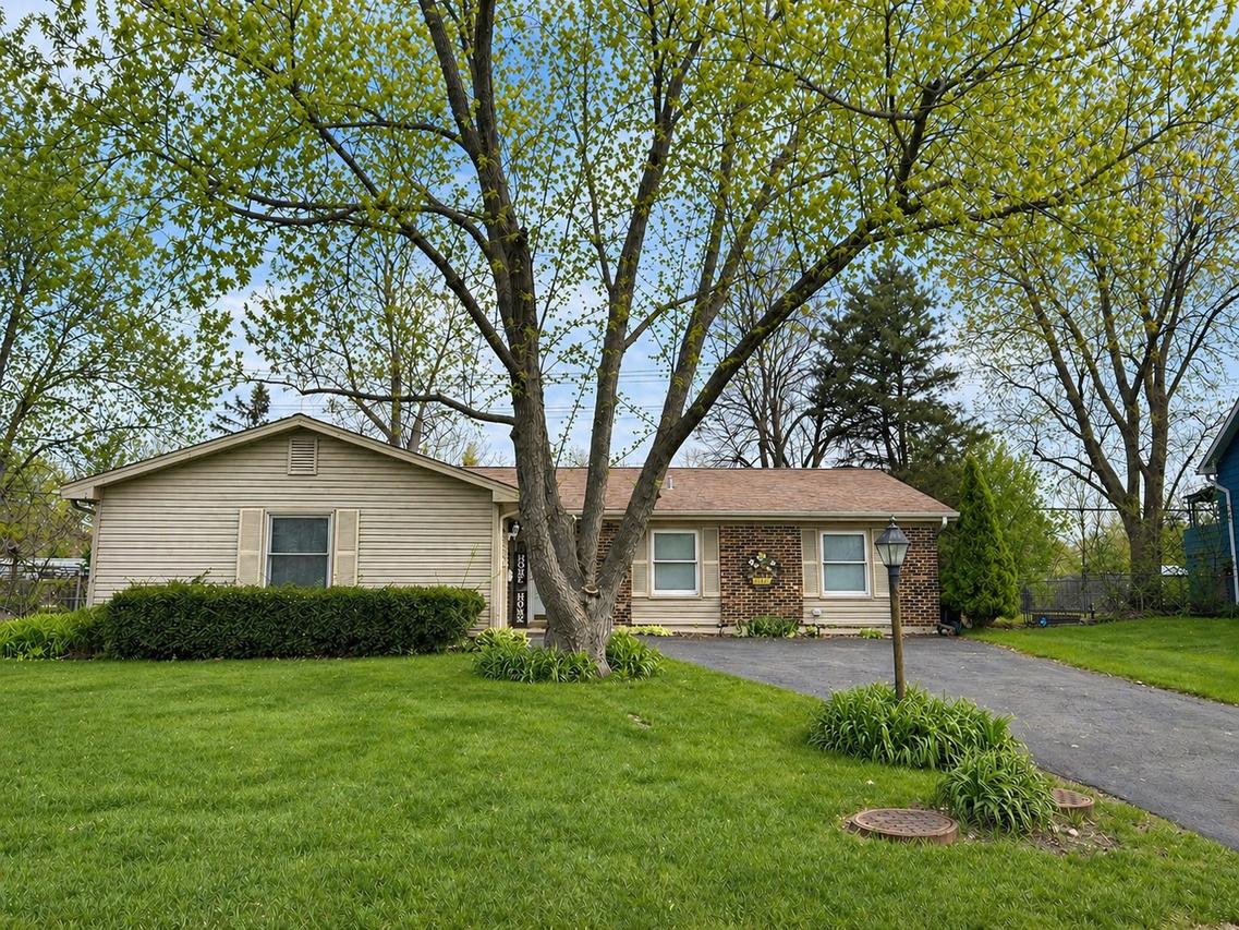 1120 Brush Hill Ln., Lake Zurich, IL 60047