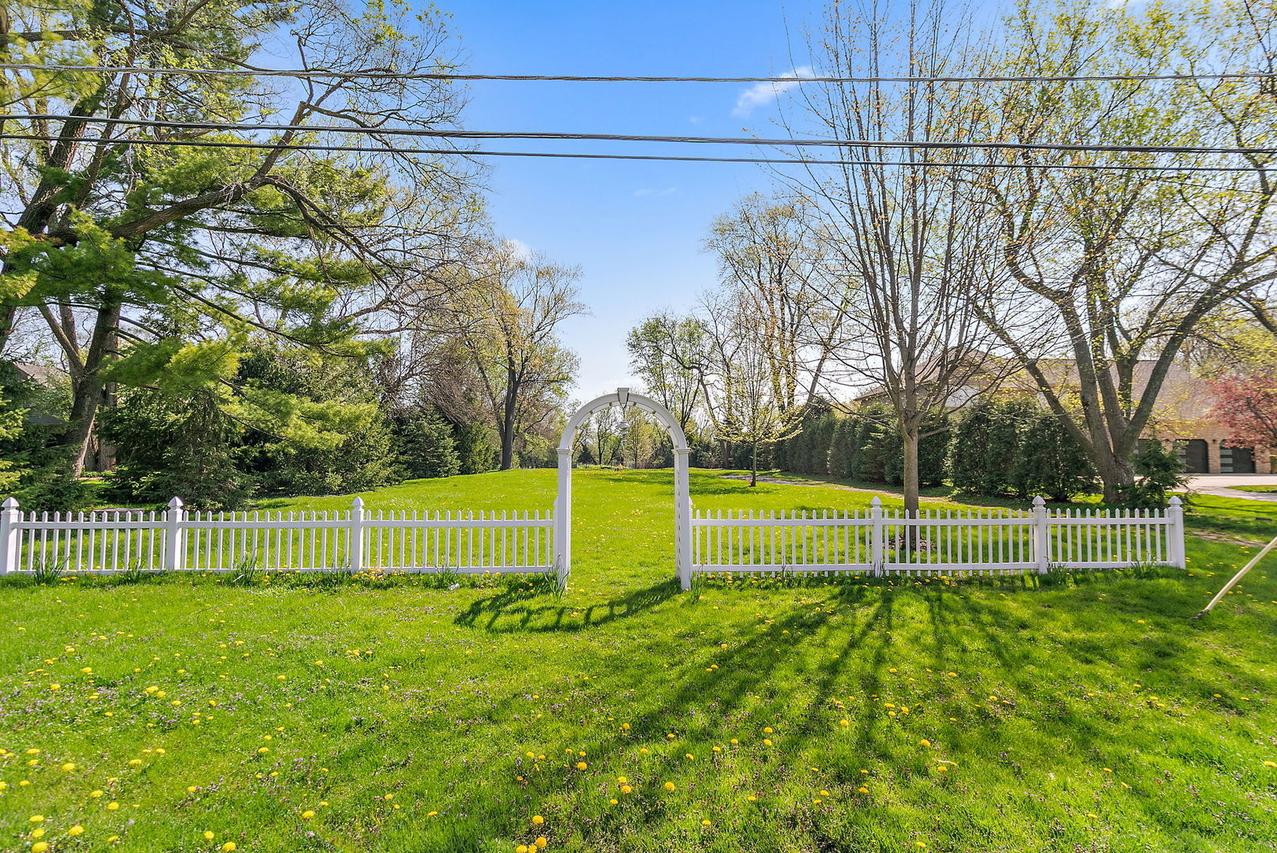 2803 N Vista Rd., Arlington Heights, IL 60004