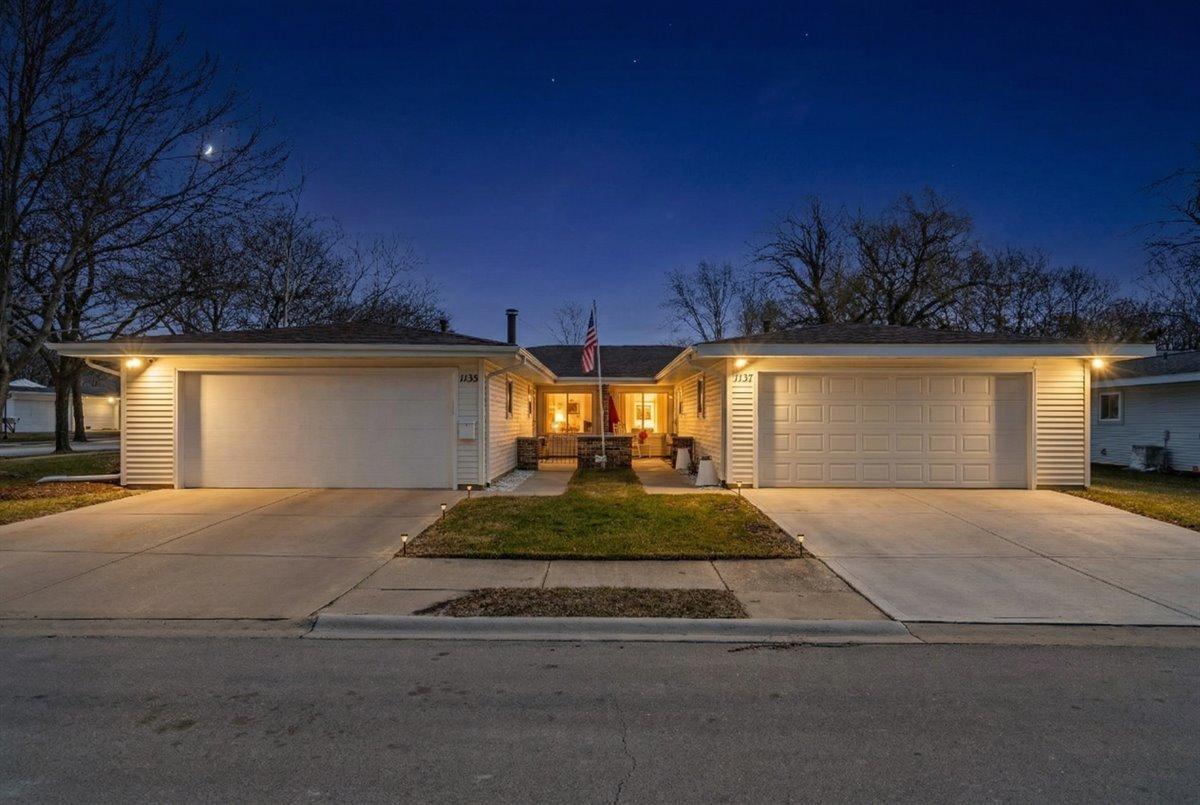 1135 Foxboro Ct., Schaumburg, IL 60193