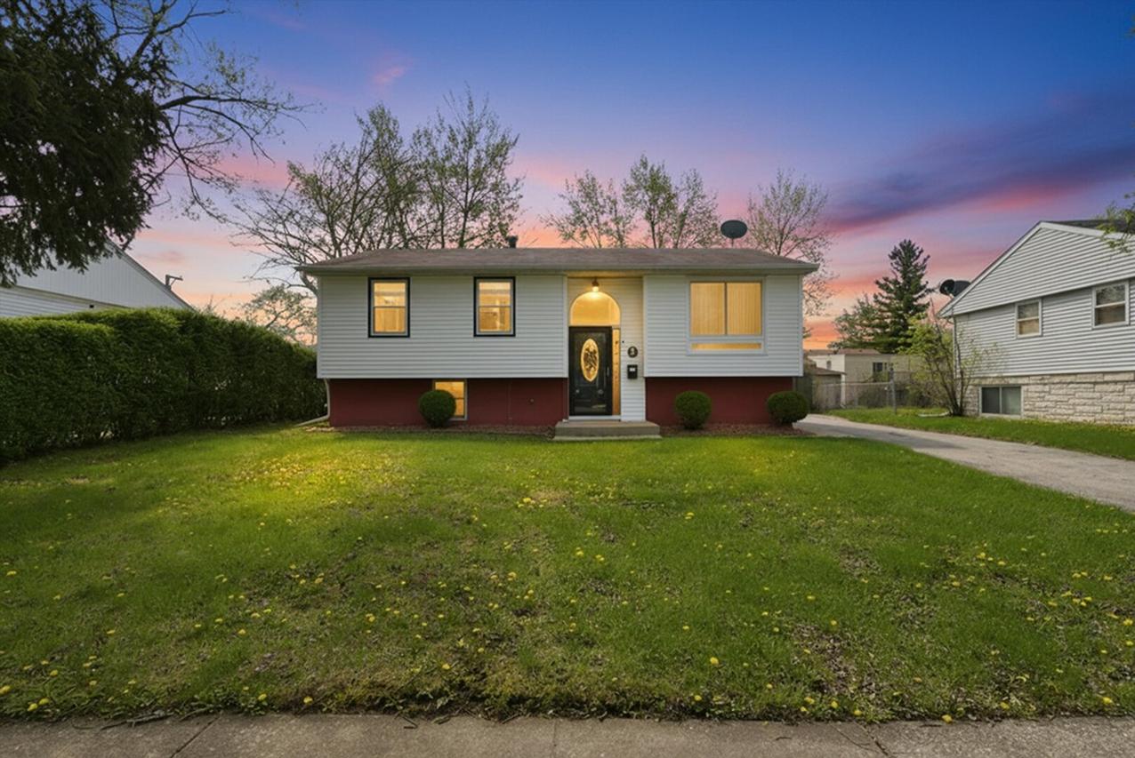 426 E Tulip Dr., Glenwood, IL 60425