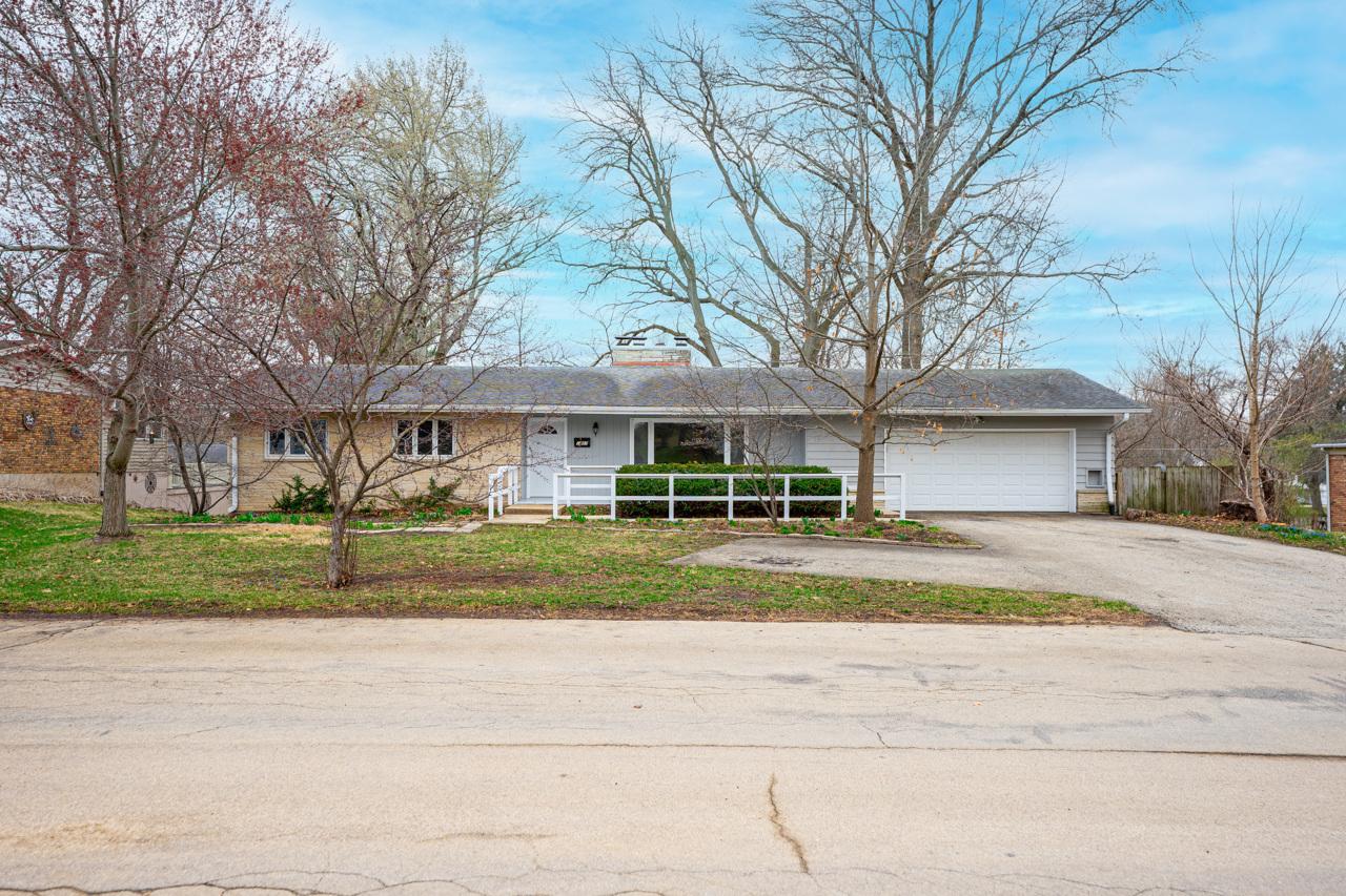1407 Bolkinwood Dr., Freeport, IL 61032