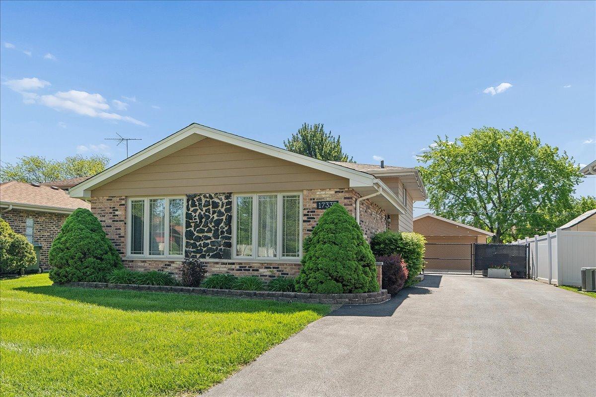 17335 Overhill Ave., Tinley Park, IL 60477