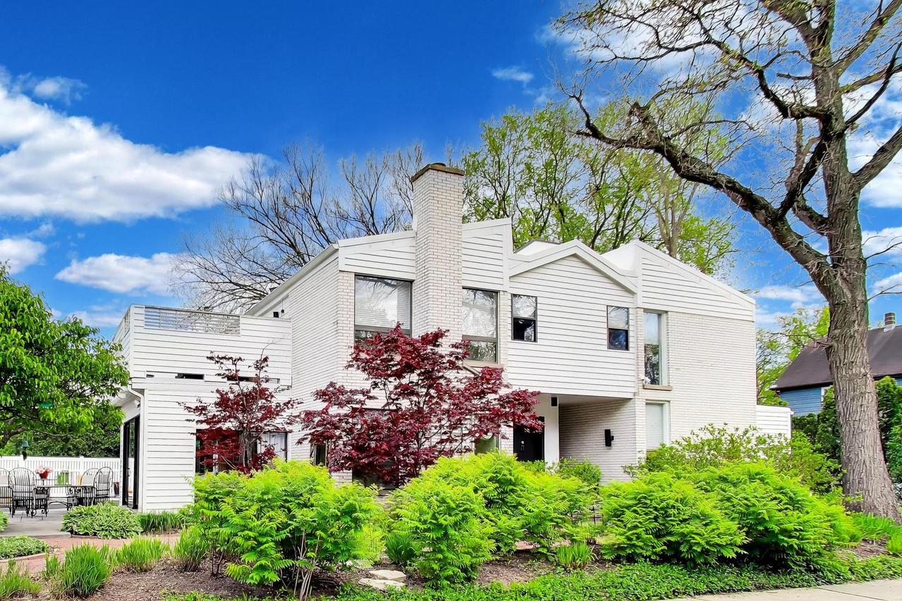 941 Harms Rd., Glenview, IL 60025
