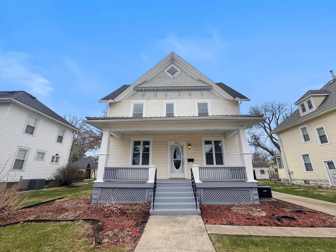 307 W 11th St., Sterling, IL 61081