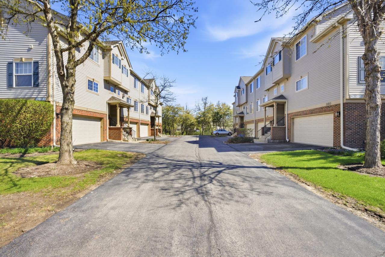 304 Monarch Dr., Streamwood, IL 60107