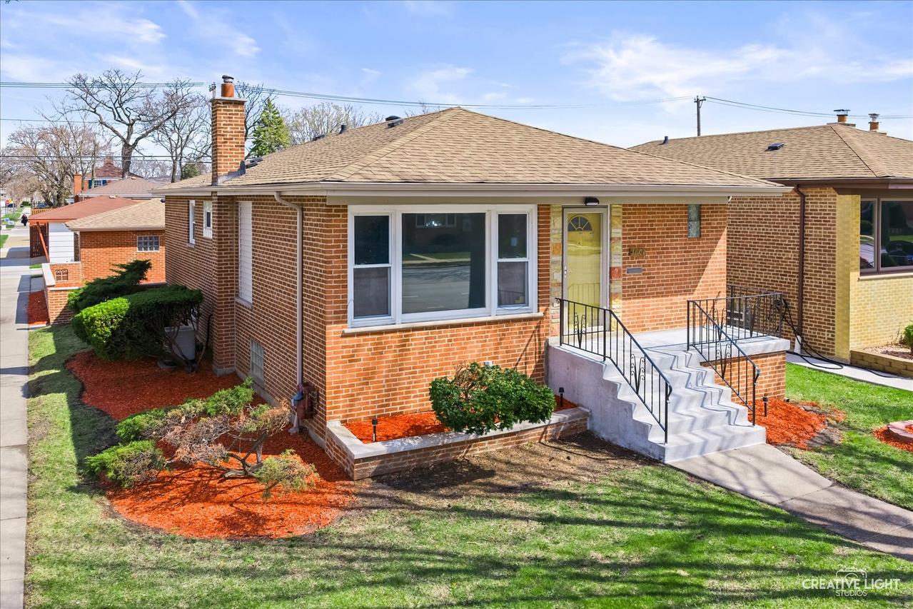 11101 S Ewing Ave., Chicago, IL 60617