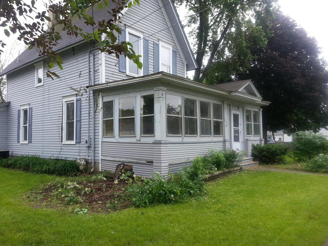118 N Washington St., Carpentersville, IL 60110