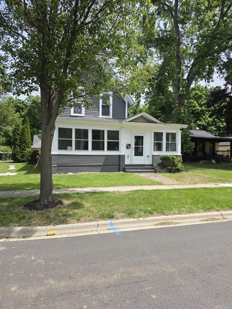 118 N Washington St., Carpentersville, IL 60110