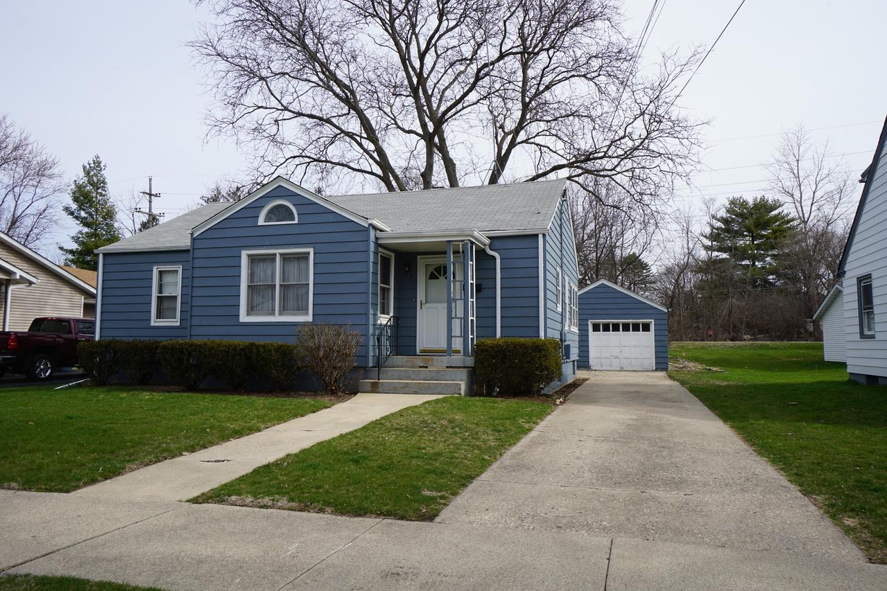 23 Lincoln Ave., East Dundee, IL 60118