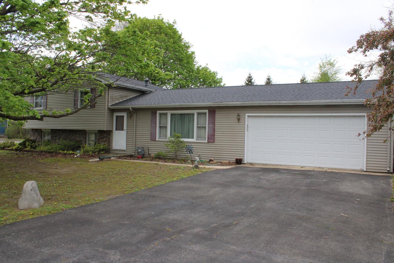 15 W Rickard Dr., Oswego, IL 60543