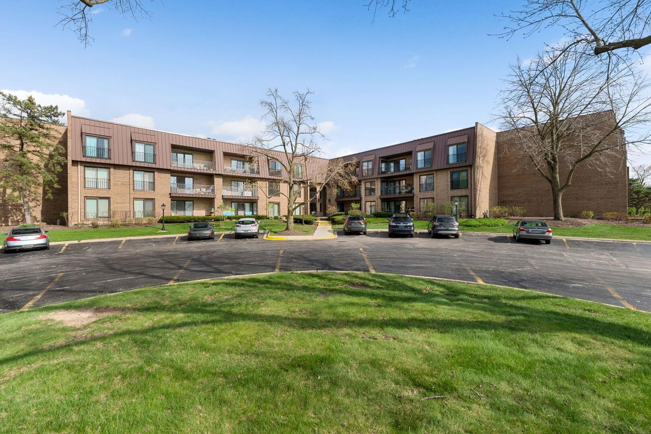2 The Court Of Harborside Ct. #303, Northbrook, IL 60062