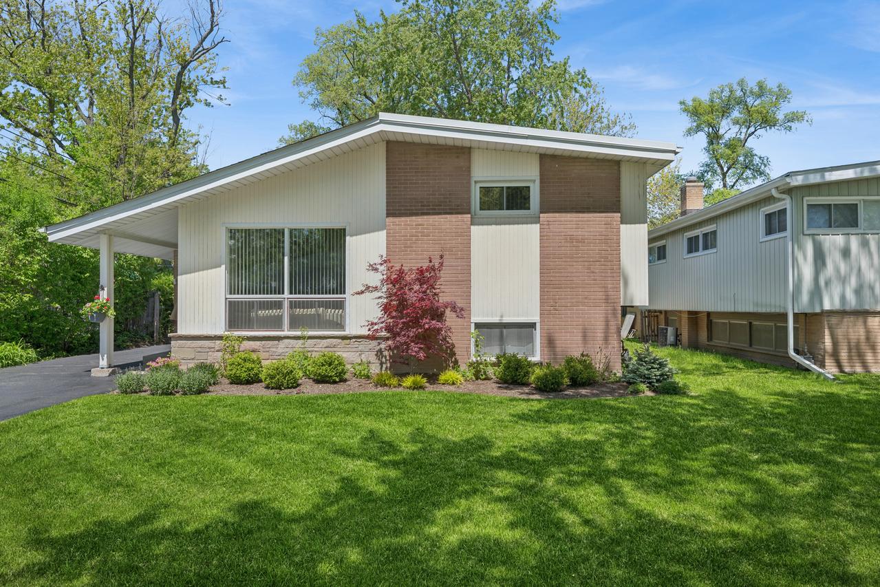 334 Southgate Dr., Northbrook, IL 60062