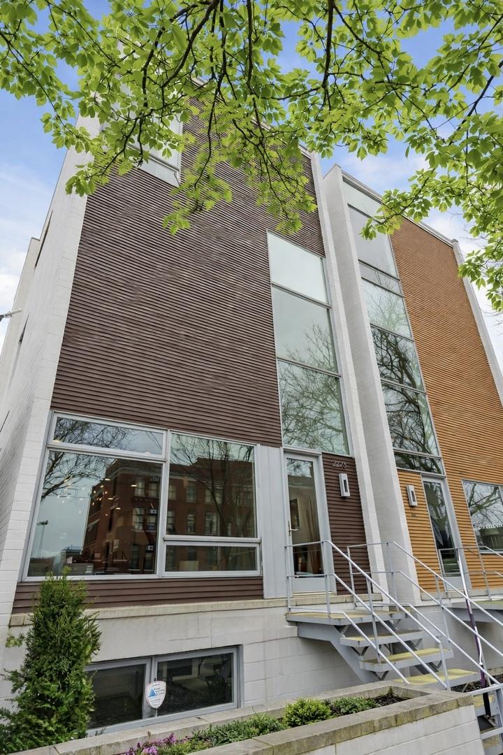 2223 W Race Ave., Chicago, IL 60612