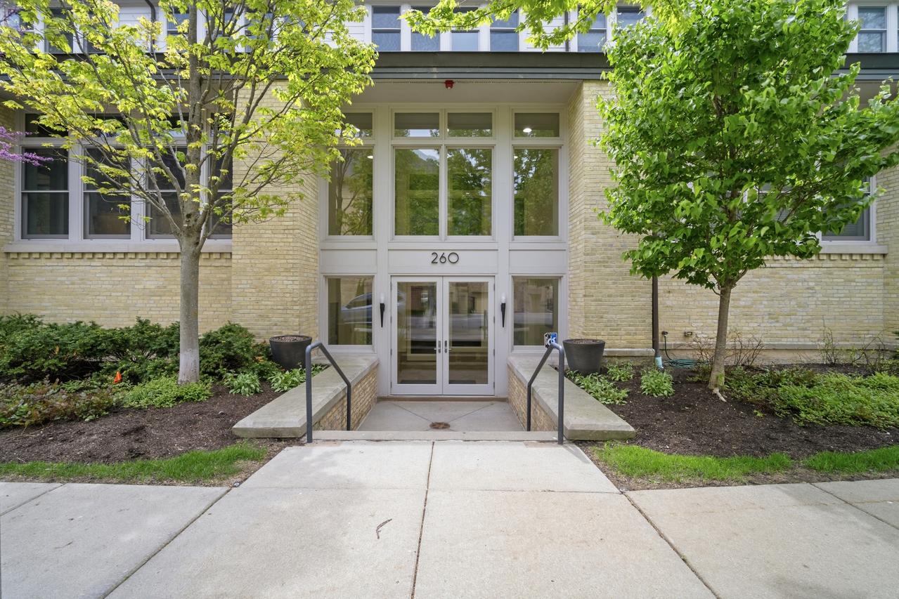260 Whistler Rd. #2BC, Highland Park, IL 60035