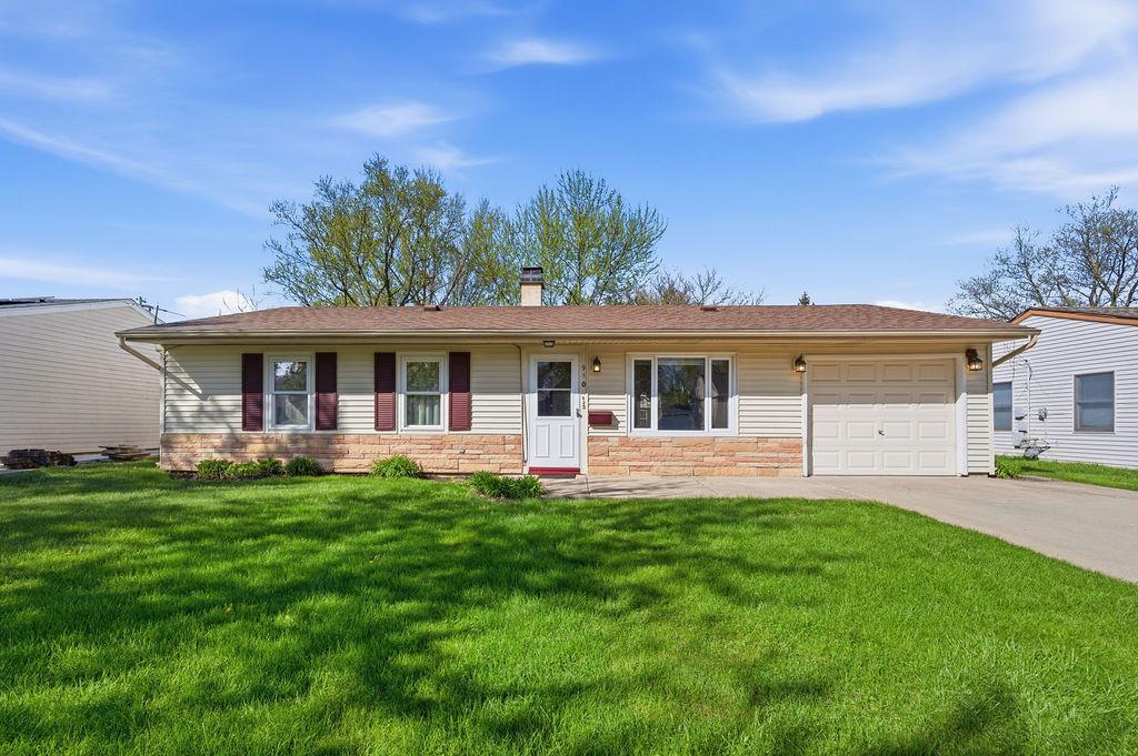 910 Meadow Ln., Streamwood, IL 60107