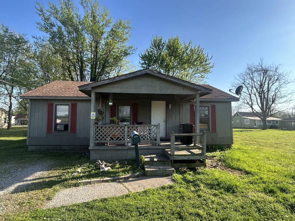 908 E 7th St., Metropolis, IL 62960