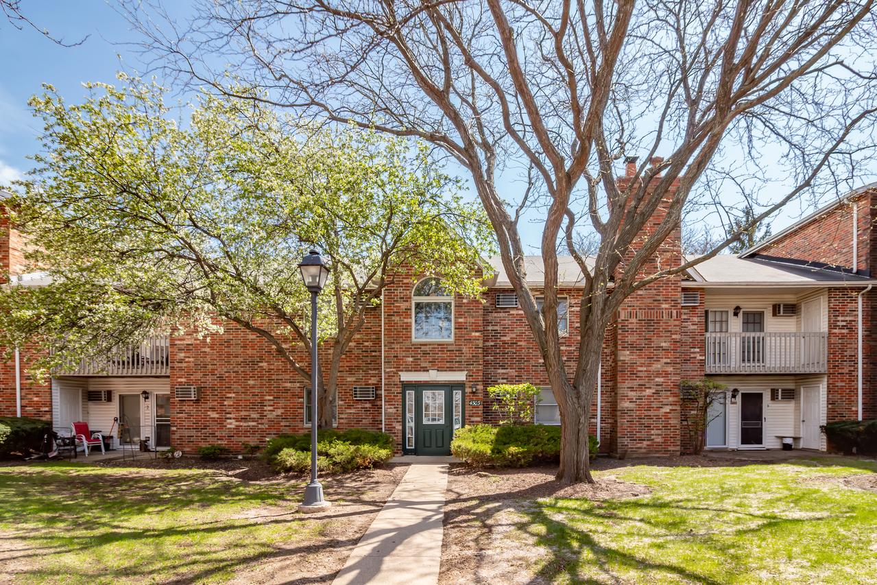 4303 W Shamrock Ln. #1C, Mchenry, IL 60050