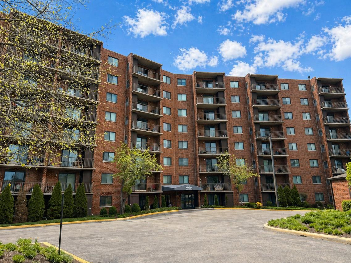 1 Bloomingdale Pl. #100, Bloomingdale, IL 60108