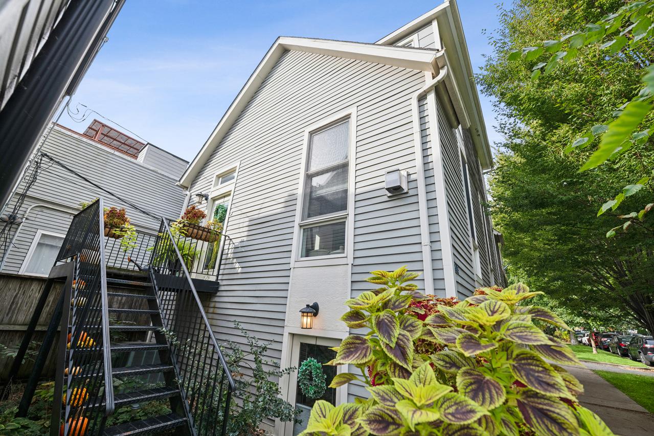 1809 W Melrose St., Chicago, IL 60657