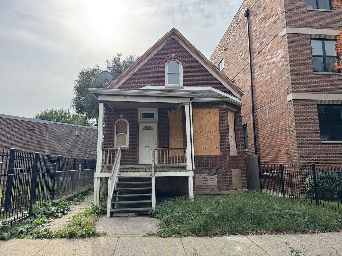 2416 N Linden Pl., Chicago, IL 60647