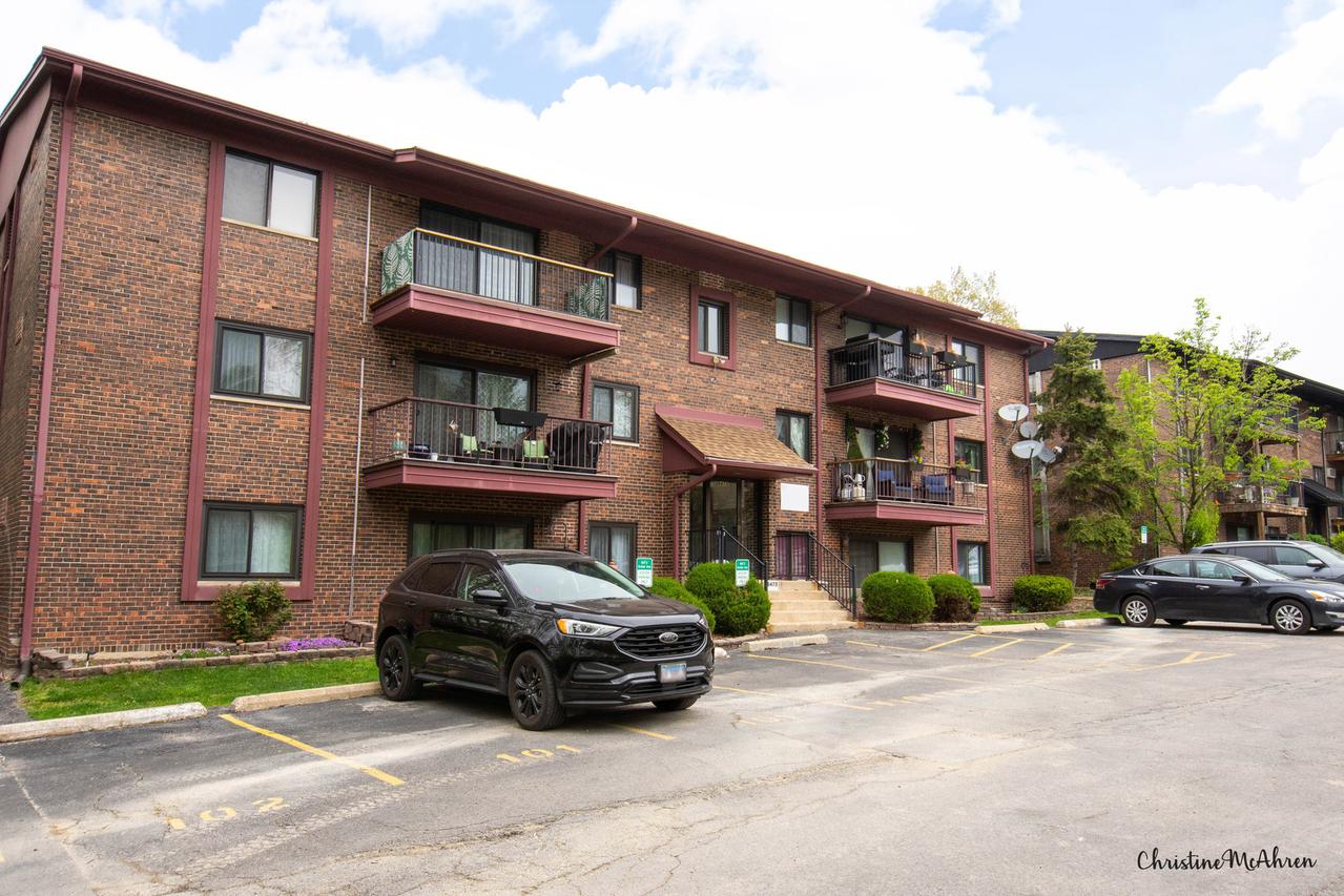 8473 Archer Ave. #204, Willow Springs, IL 60480