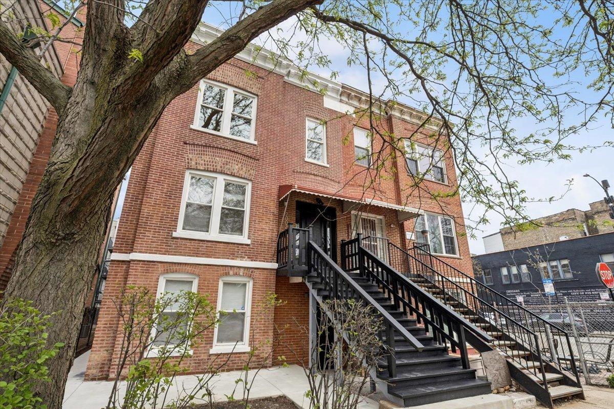 2002 W Huron St., Chicago, IL 60612