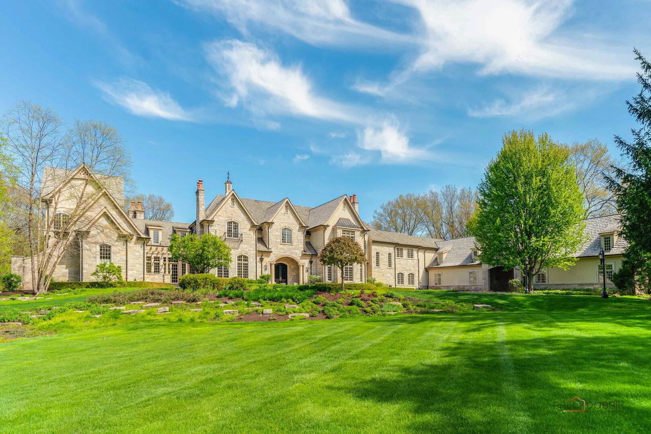 93 Hawley Woods Rd., Barrington, IL 60010