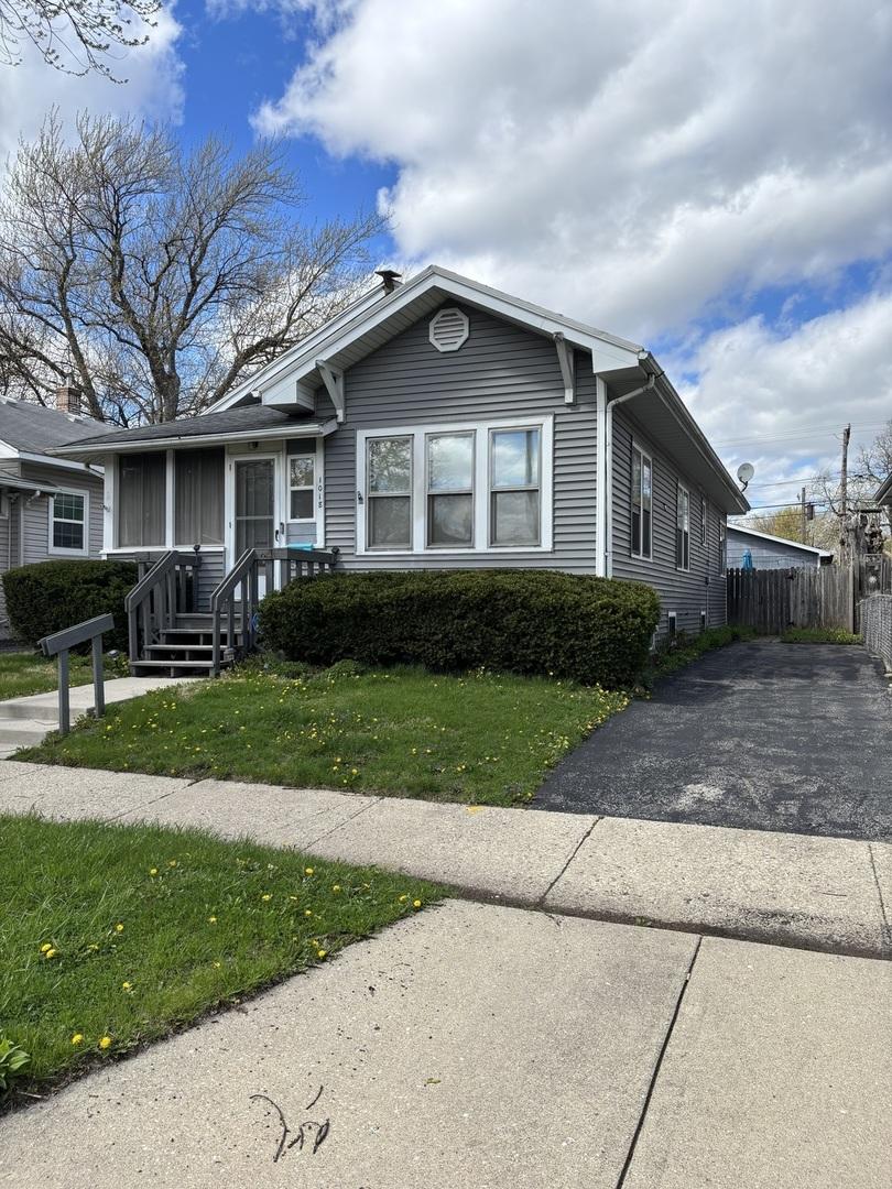 1018 Massena Ave., Waukegan, IL 60085