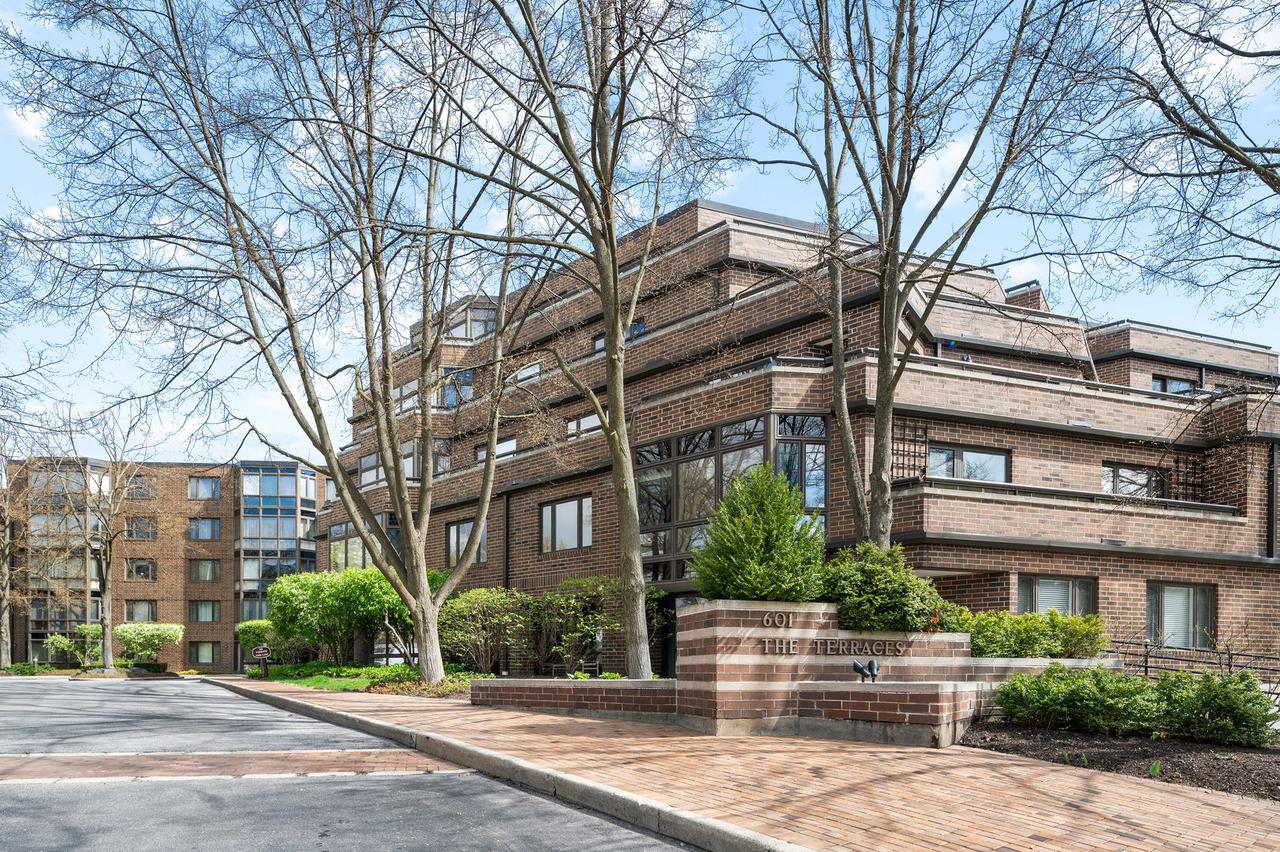 601 Mulberry Pl. #3B, Highland Park, IL 60035