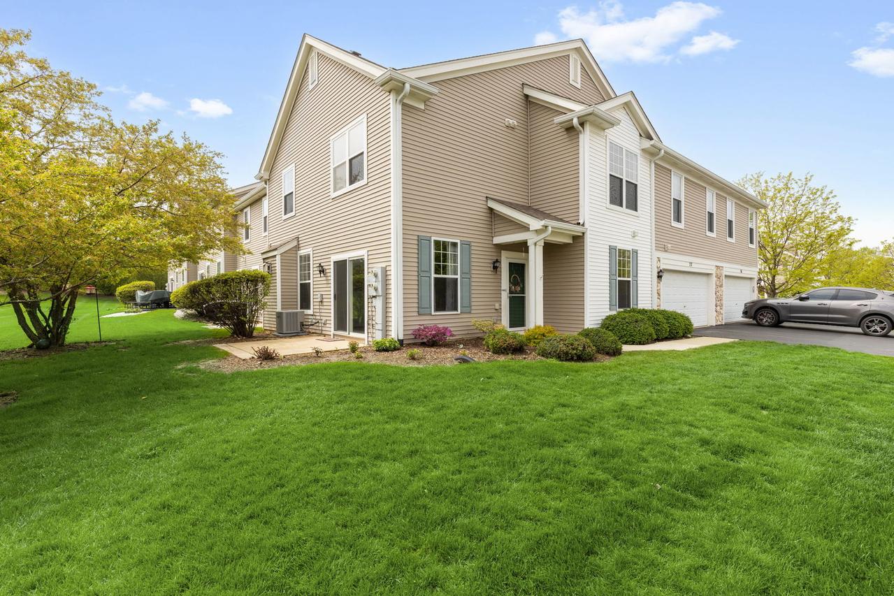 77 Johnson Ct., North Aurora, IL 60542