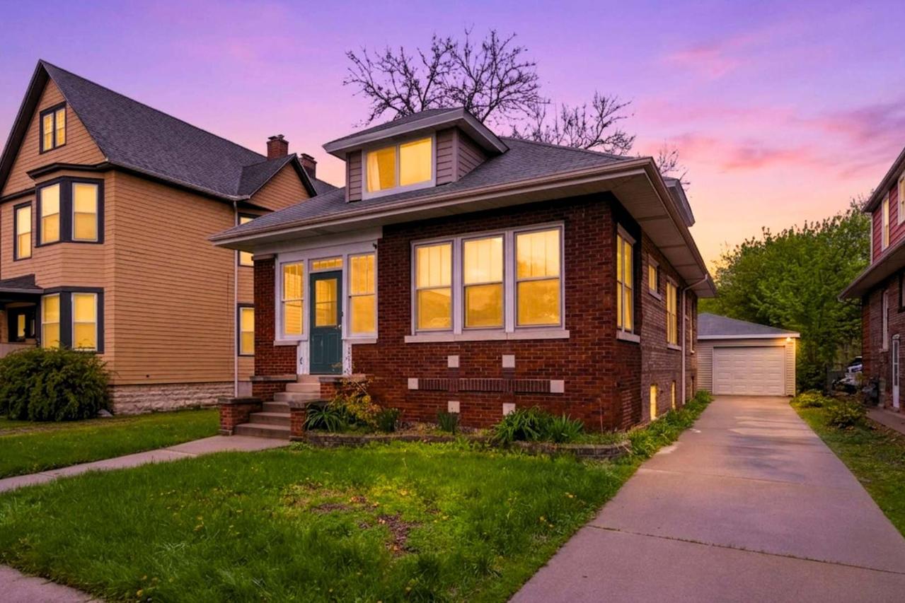 12633 Maple Ave., Blue Island, IL 60406