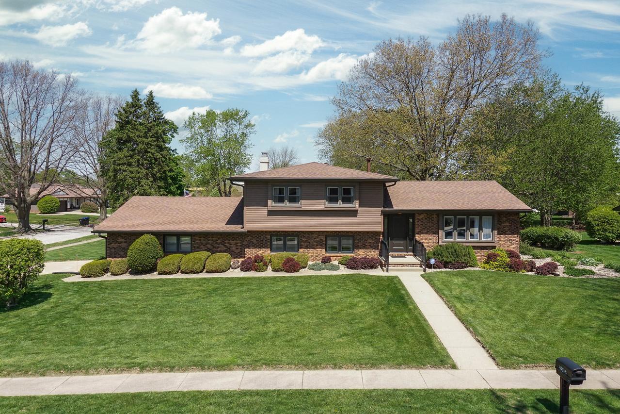 2502 Yorktown Dr., Bloomington, IL 61704