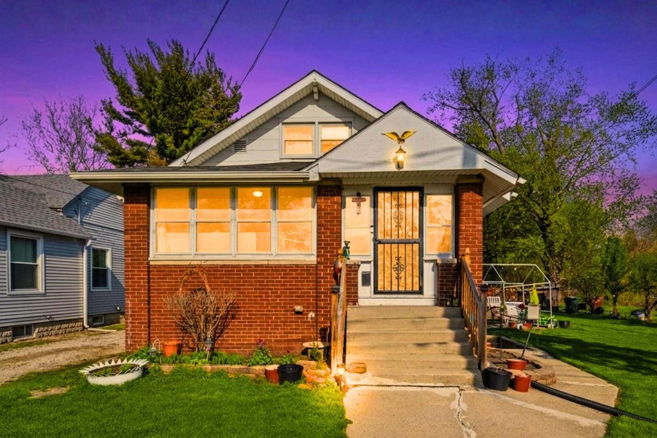 16729 Dixie Hwy., Hazel Crest, IL 60429