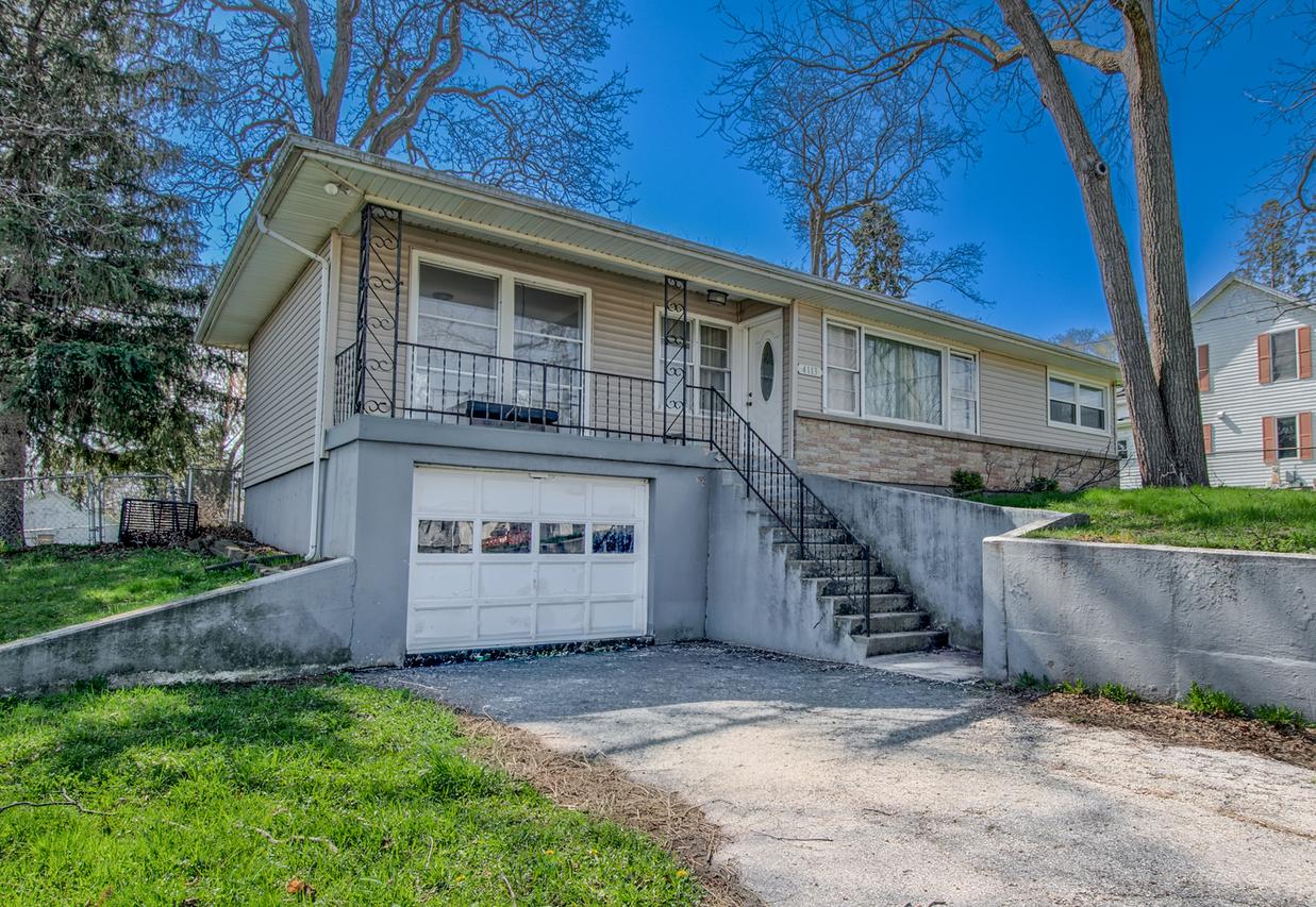 4113 W Crystal Lake Rd., Mchenry, IL 60050