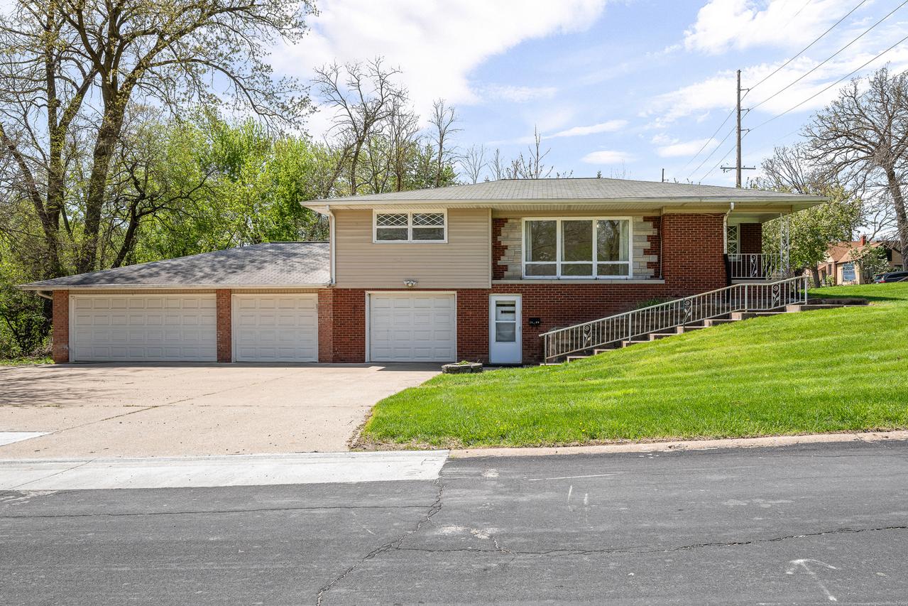 2400 27th St., Rock Island, IL 61201